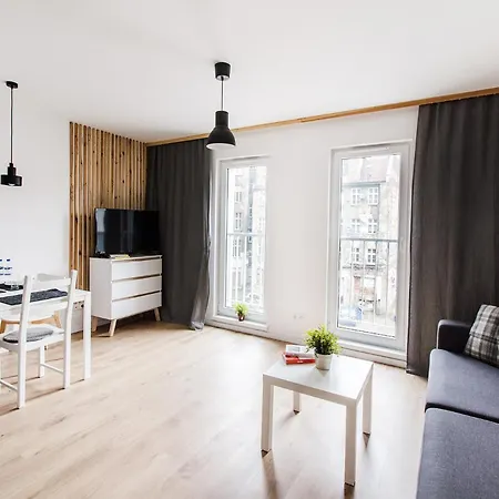 Black Apartment- Modern In The Center!